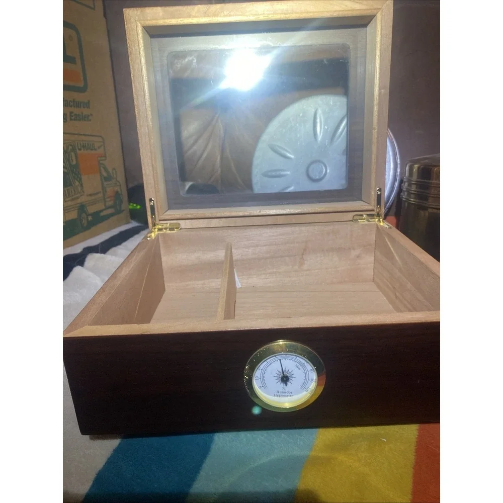 Humidor With‎ Hygrometer